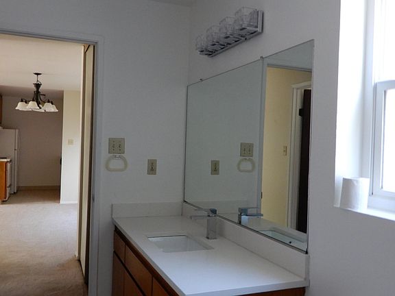 4th image of 545 Miller Ave APT 1