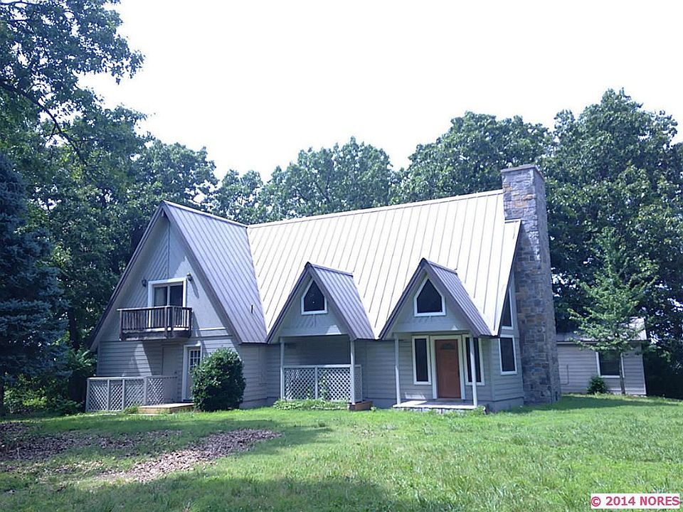 Secondary entry facing West.