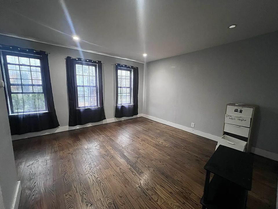 1st image of 3410 Beverley Rd #8