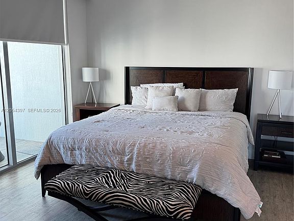 5th image of 90 SW 3rd St APT 3004