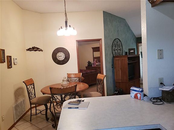 5th image of 9308 NE Buttonfield Ave