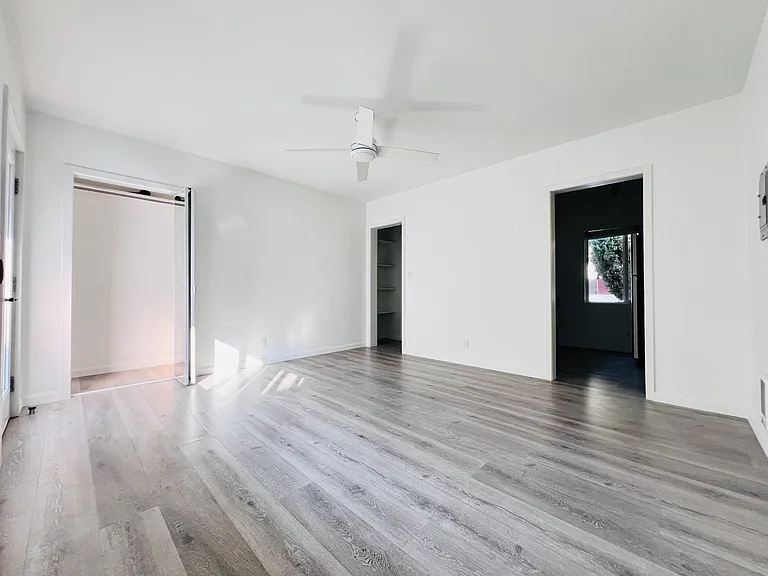 5525 Harold Way #14 — Photo 5