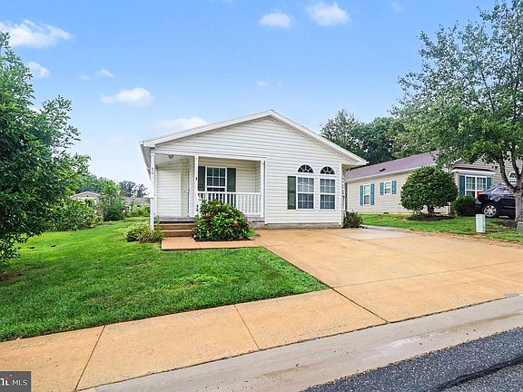 2nd image of 46 Cinnamon Dr