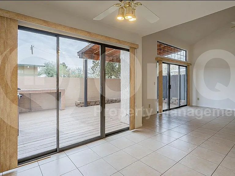 216 E Pastime Rd — Photo 4