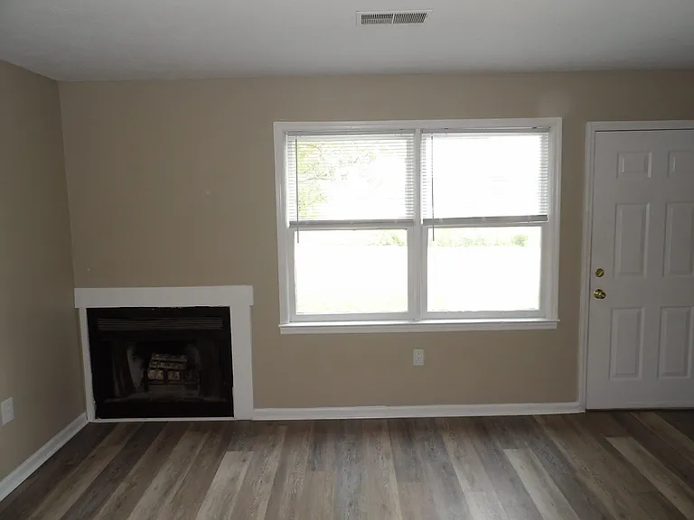 902 Plaza Dr #5 — Photo 9