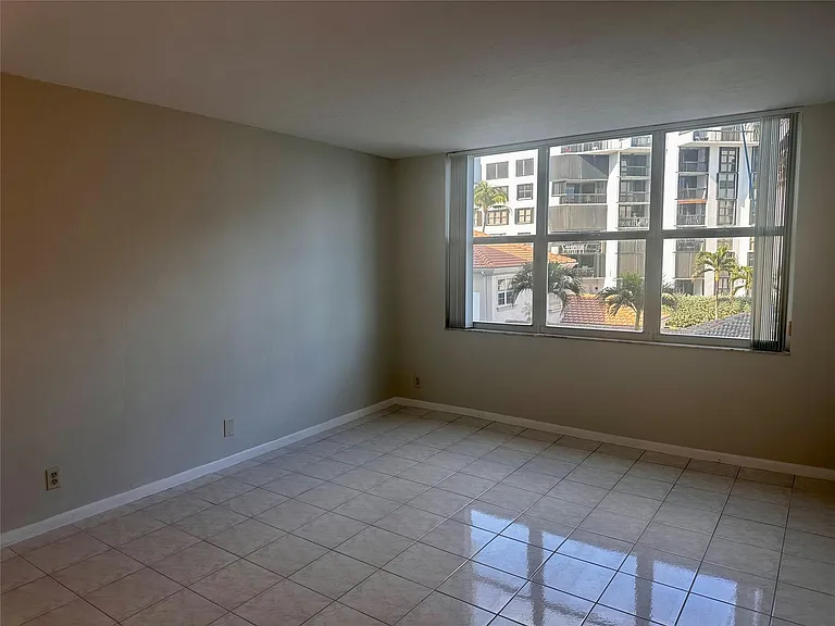1149 Hillsboro Mile #309 — Photo 17