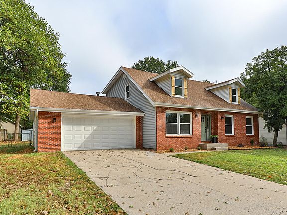 2nd image of 833 E Mentor Street