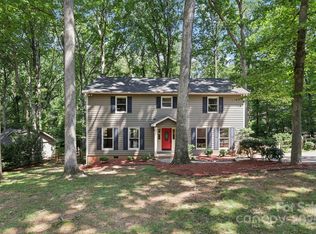 8 Hickory Ridge Ct, Lake Wylie, SC 29710