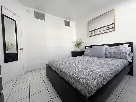 5th image of 1828 Taft St #3