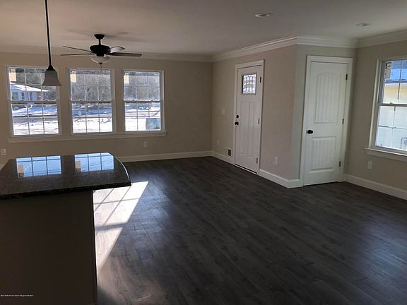 4th image of 2330 Yorktowne Blvd