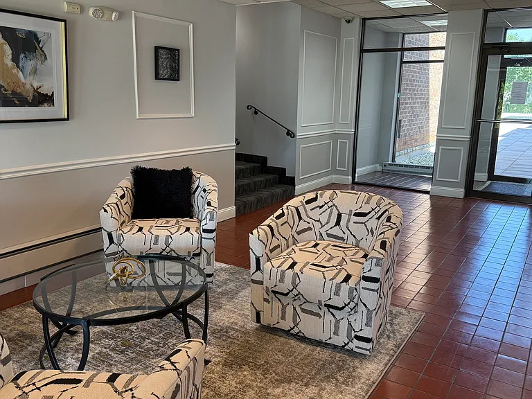 175 Maple Ave #4J — Photo 2