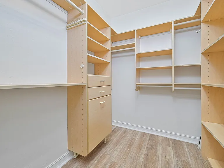 6941 Hunters Rd — Photo 34