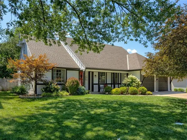 7414 Halsey St, Shawnee, KS 66216