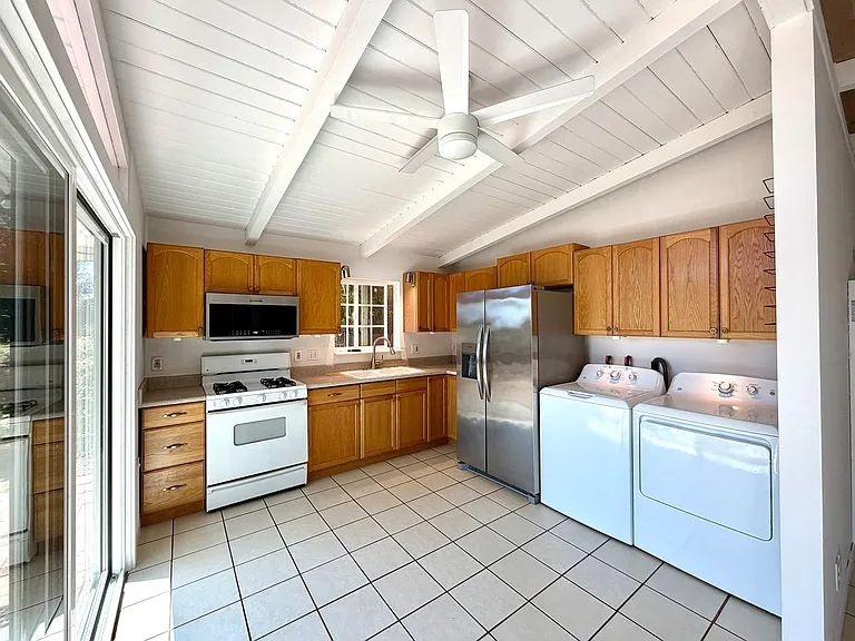 266 1/2 El Sueno Rd — Photo 4