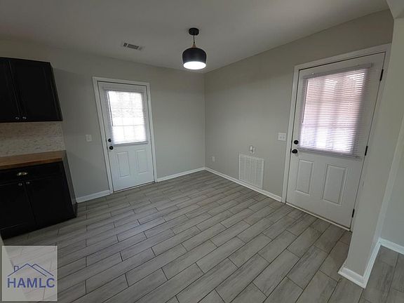 5th image of 981 White Cir