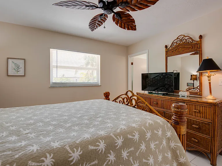 536 Caribbean Dr E — Photo 11