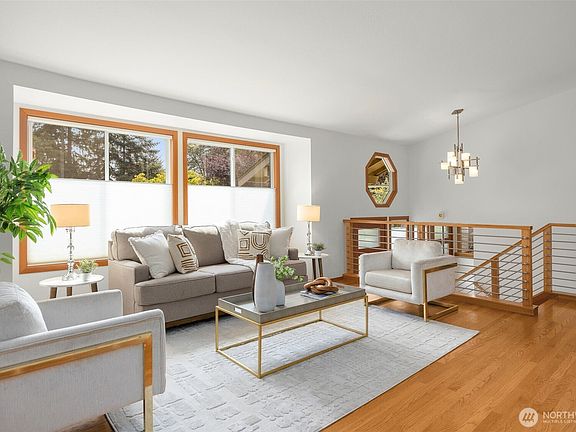 2nd image of 10821 181st Avenue NE