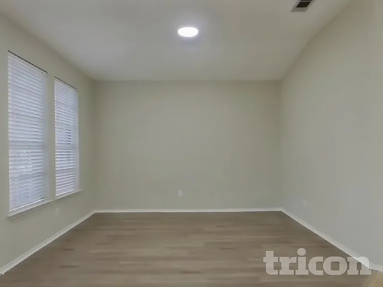 3413 Fashion St — Photo 17