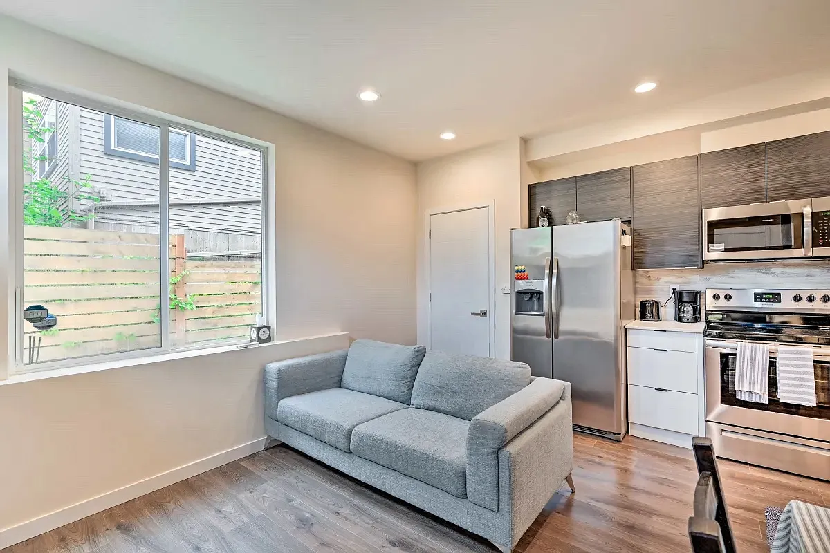 2 bed, 1000 sqft, $3,200 — Photo 4