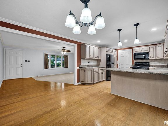 4th image of 6604 N Parkwood Dr