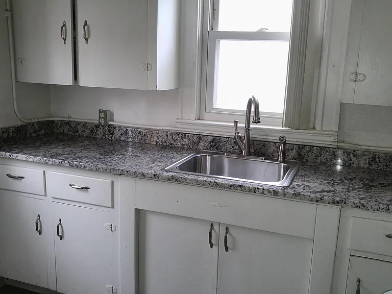 300 E Myrtle St — Photo 8