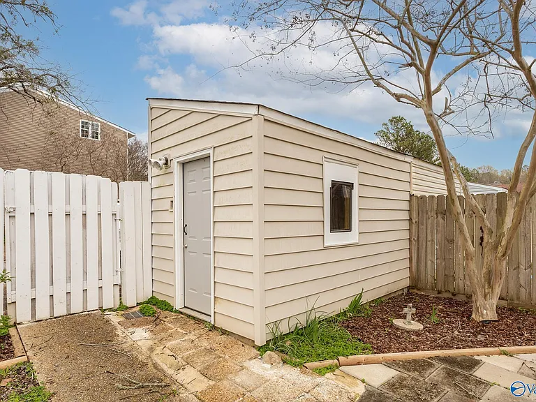 401 Hobbs Rd SE — Photo 5