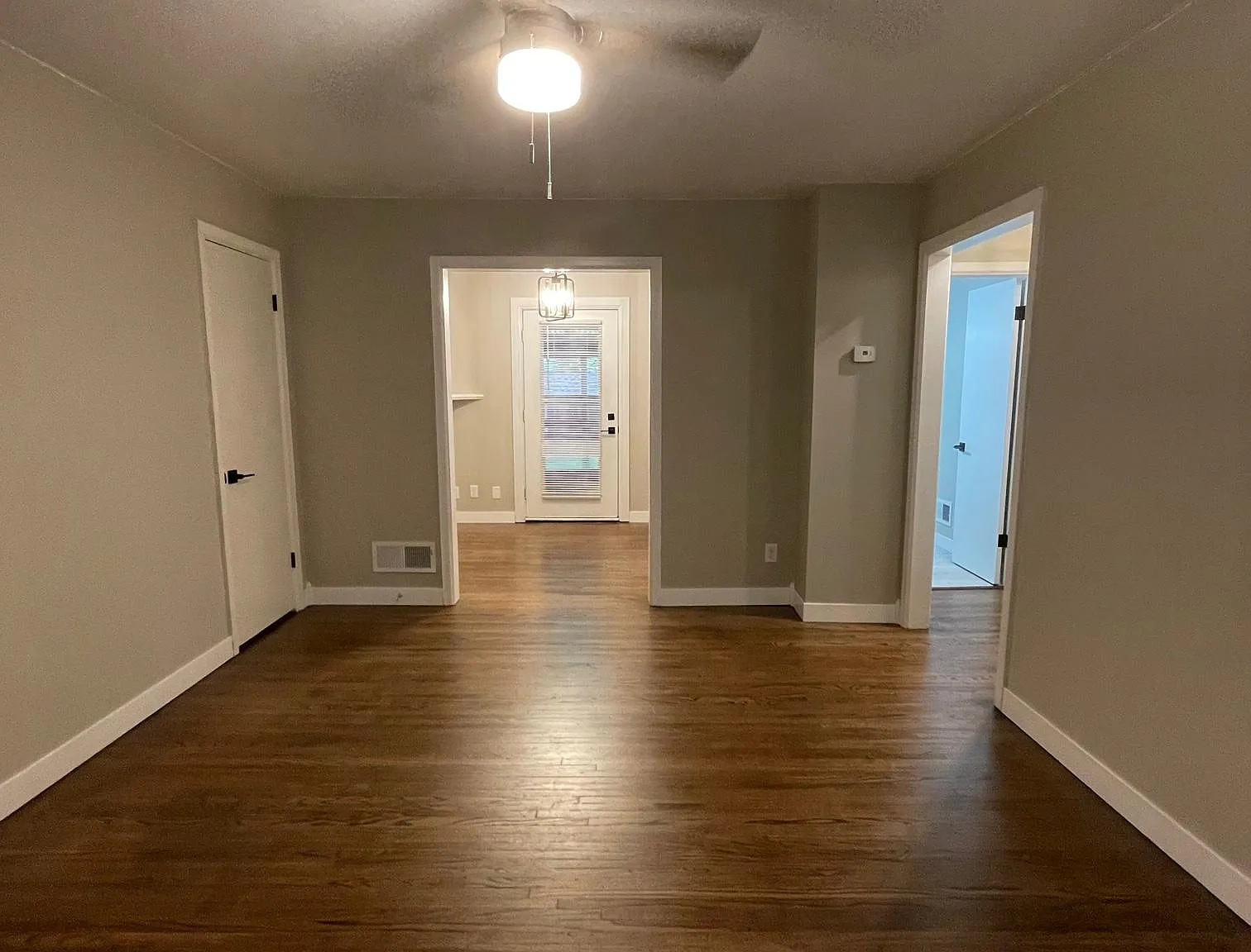 3 bed, 1405 sqft, $1,375 — Photo 2
