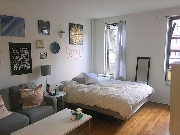 2nd image of 428 W 46th St APT 3D