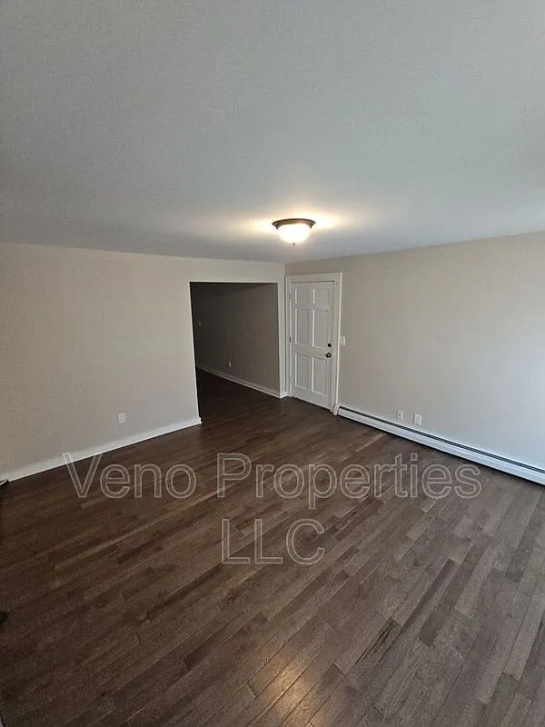 3 bed, 1.0 bath, $1,375 — Photo 3