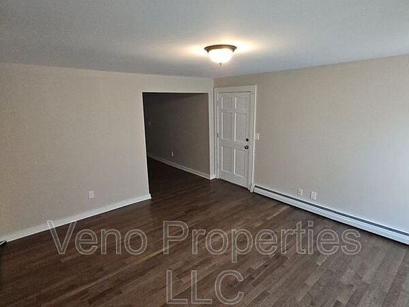3rd image of 5 Marshall St Floor 2