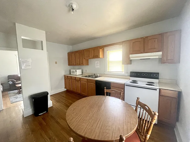 22 Frank St #2 — Photo 6