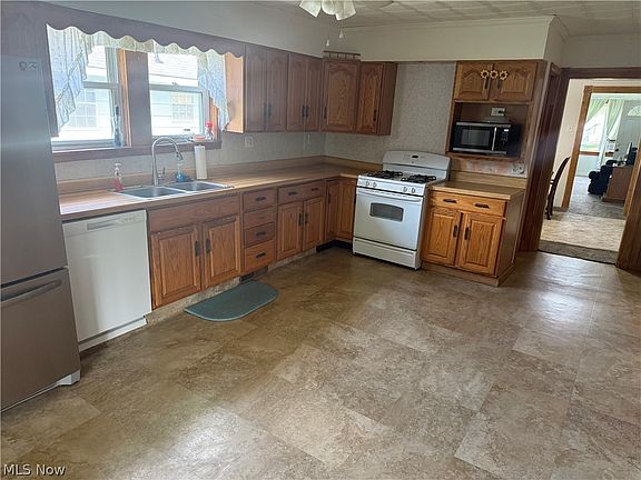 4th image of 502 Victoria Ave