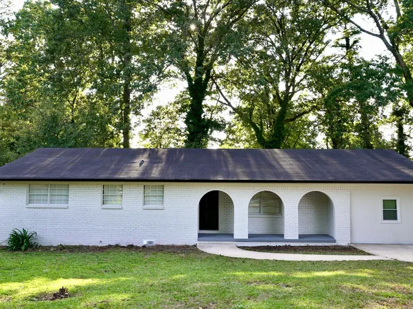 868 Maxey Hill Ct, Stone Mountain, GA 30083