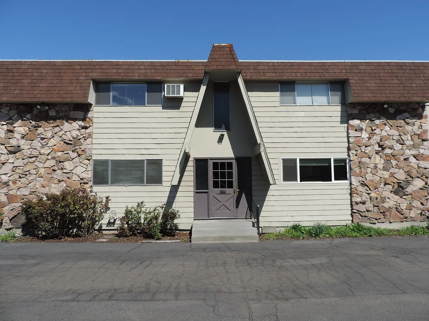 1 Bedroom Condo for Rent - The Dalles — Photo 1
