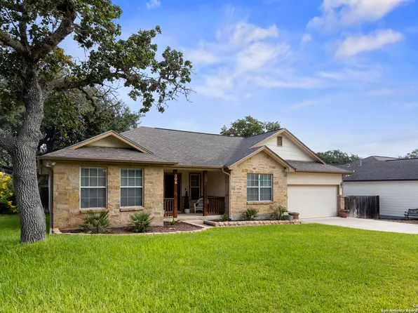 306 HOWARD DR, Devine, TX 78016