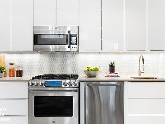 2nd image of 376 Bergen St APT 2R