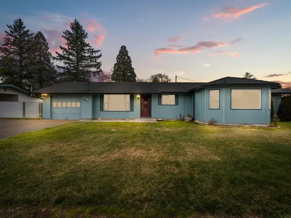 3371 Freeland Rd, Central Pt, OR 97502