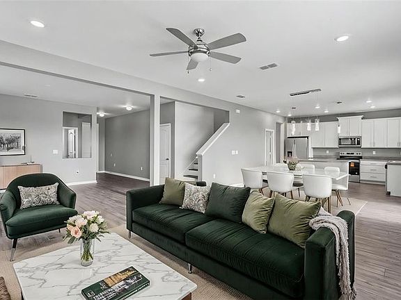 2nd image of 200 SUMMERLIN LOOP