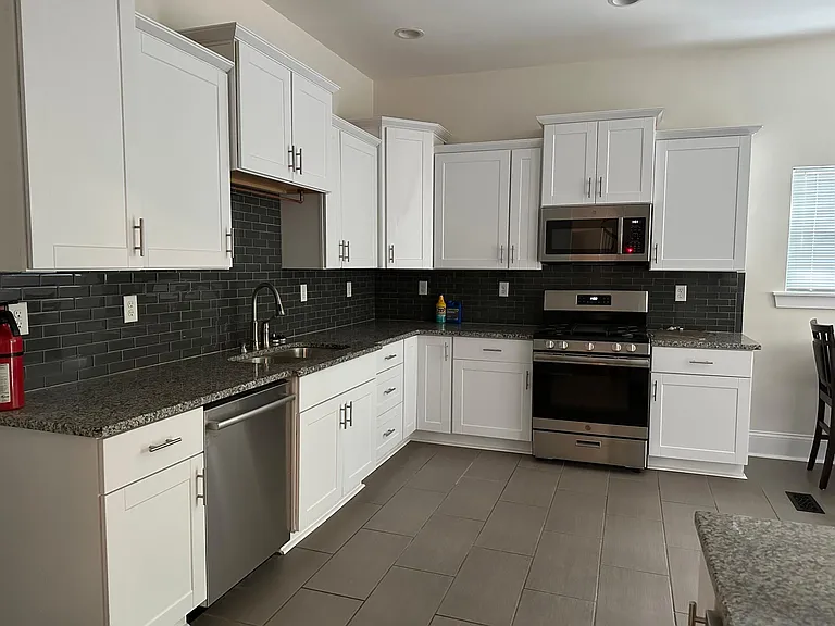 217 Washington Ave — Photo 9