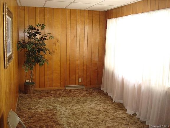 5th image of 908 W 6th Ave