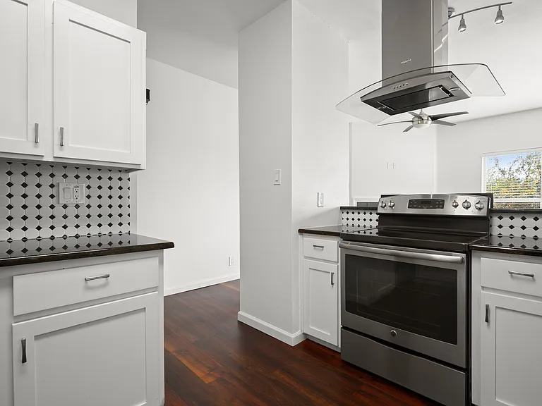 2414 Longview St #307 — Photo 18