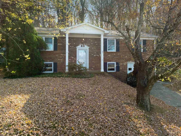681 Gloria Pl, Staunton, VA 24401