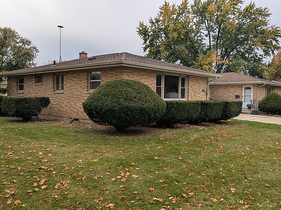 This unit i on the corner side.