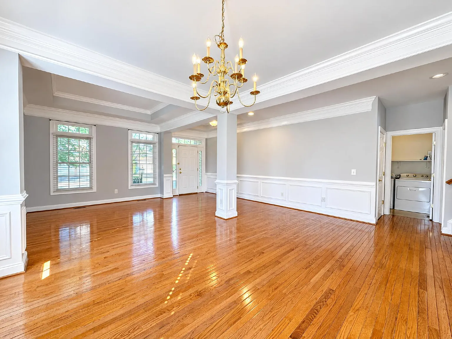 5 bed, 3.5 bath, 4480 sqft, $3,975 — Photo 4
