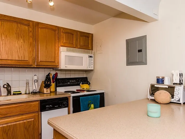 10 Commonwealth Ct #2 — Photo 3