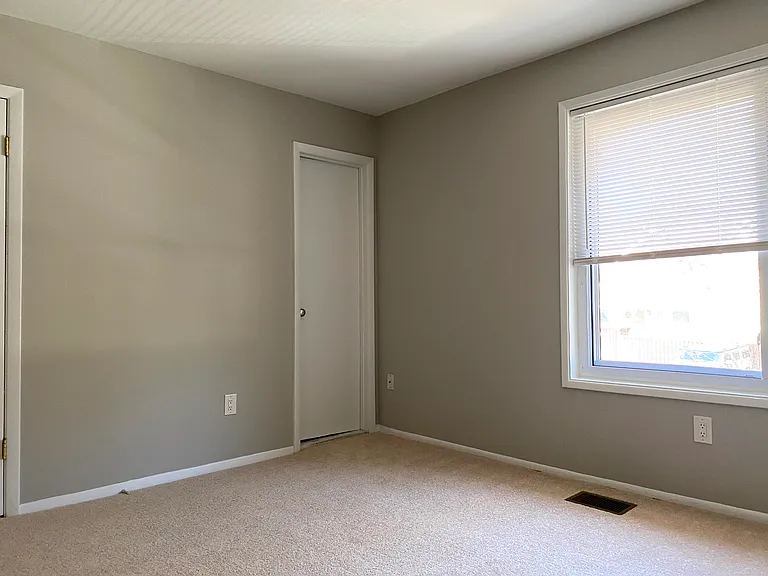 2420 Southgate Sq — Photo 22