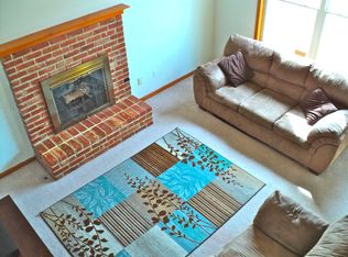 909 W 7th St, Edgerton, KS 66021