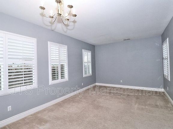 3rd image of 12 Indigo Oaks Ct