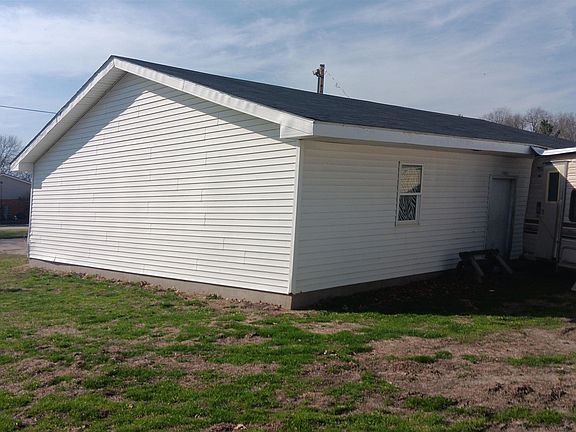 4th image of 2115 Racine Ave