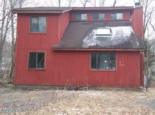 8719 Country Place Dr, Tobyhanna, PA